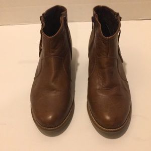 Leather ankle bootie